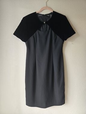 Black Short-Sleeve Sheath Dress with Velvet Yoke Liz Claiborne, Colorblock, 10